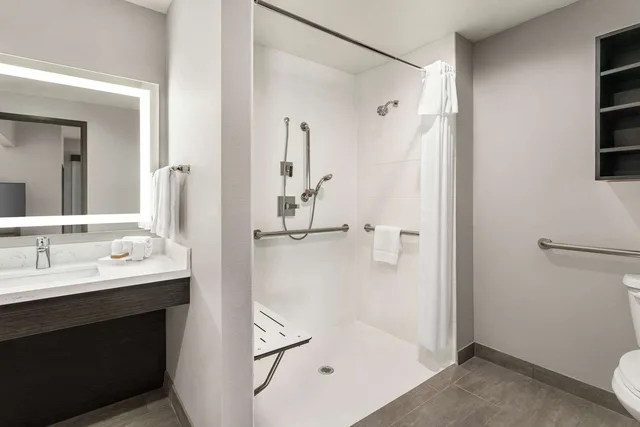 جناح استوديو بسرير كينج لذوي الإعاقة، Homewood Suites by Hilton Springfield Medical District 2/2