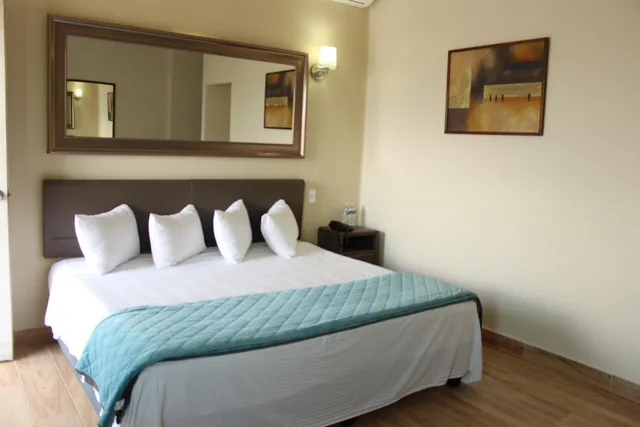 جناح جونيور بشرفة، Hotel Plaza Del Arco Express 6/10