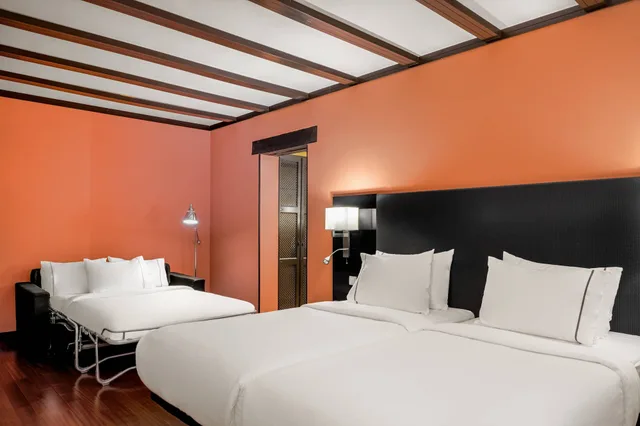 غرفة بريميوم بسريرين منفصلين، Hotel Palacio de Santa Paula Autograph Collection 1/9