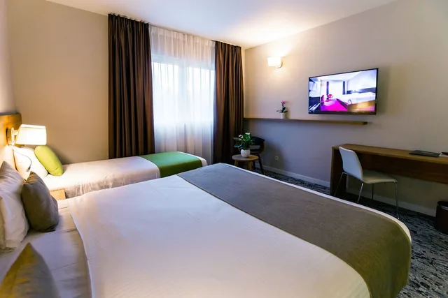 Room, Triple, 3 Beds, Utopia Hotel 2/4