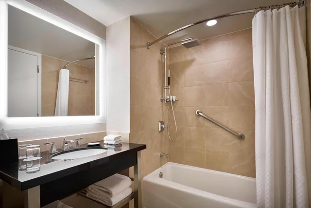غرفة ديلوكس بسريرين مزدوجين، The Westin Alexandria Old Town 4/4