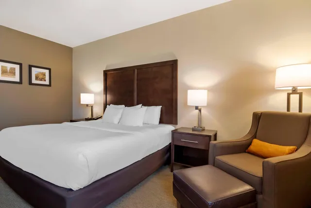 غرفة بسرير مزدوج لذوي الإعاقة، Comfort Inn & Suites Macon, MO 3/6