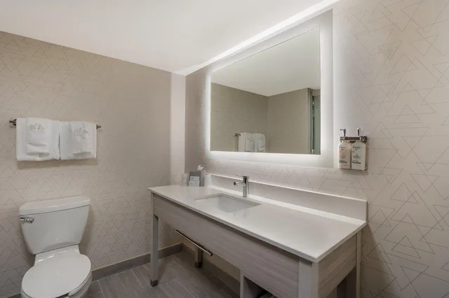 جناح لذوي الإعاقة، Holiday Inn Express & Suites Lexington 10/10
