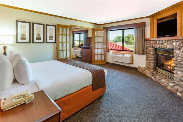 جناح بريميير بسرير كينج، AmericInn by Wyndham Virginia 2/3