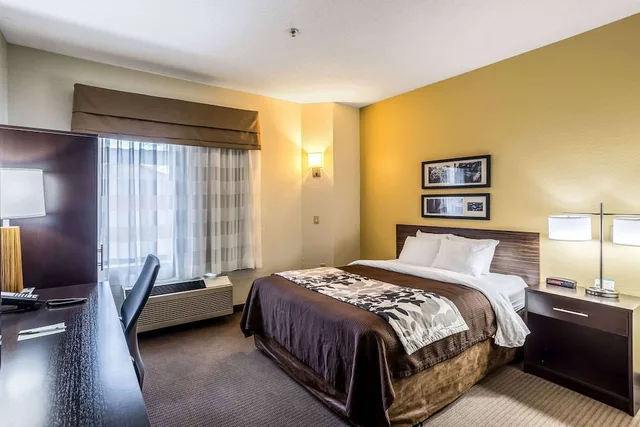 Room, King Bed, Wingate by Wyndham Owensboro 1/7