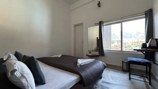 غرفة قياسية بسرير كوين بإطلالة على النهر، Bunk Stay Rishikesh 1/9