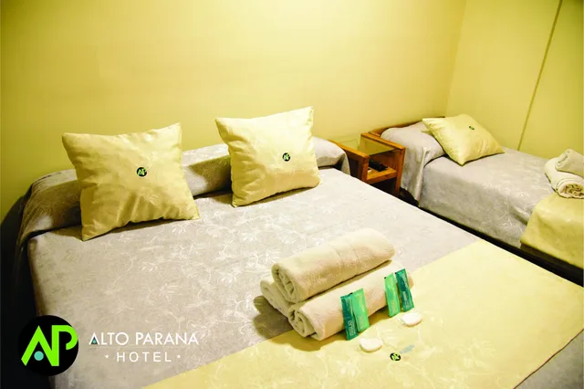 غرفة ثلاثية بثلاثة أسرّة، Alto Parana Hotel 1/1