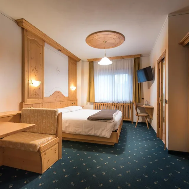 غرفة ثلاثية في الطابق الأرضي، Hotel Astoria 1/5