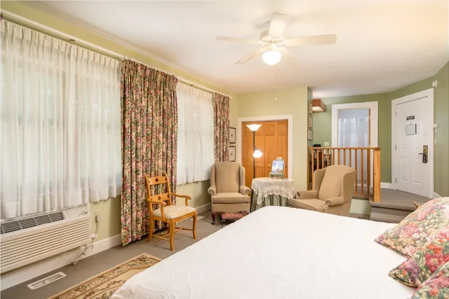 House, King Bed, Highland Lake Inn & Resort 2/9