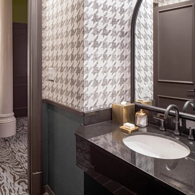 غرفة داخلية بسرير كوين، Pelham Hotel New Orleans 3/5