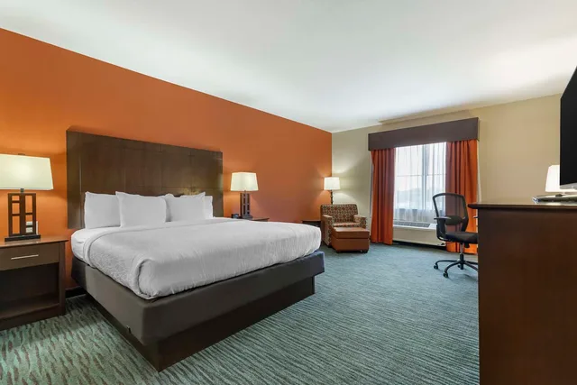 غرفة بسرير كينج، Best Western Plus Longhorn Inn & Suites 2/4