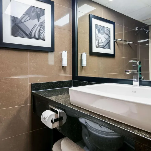 غرفة بسرير كينج، Village Park Inn Calgary 7/8