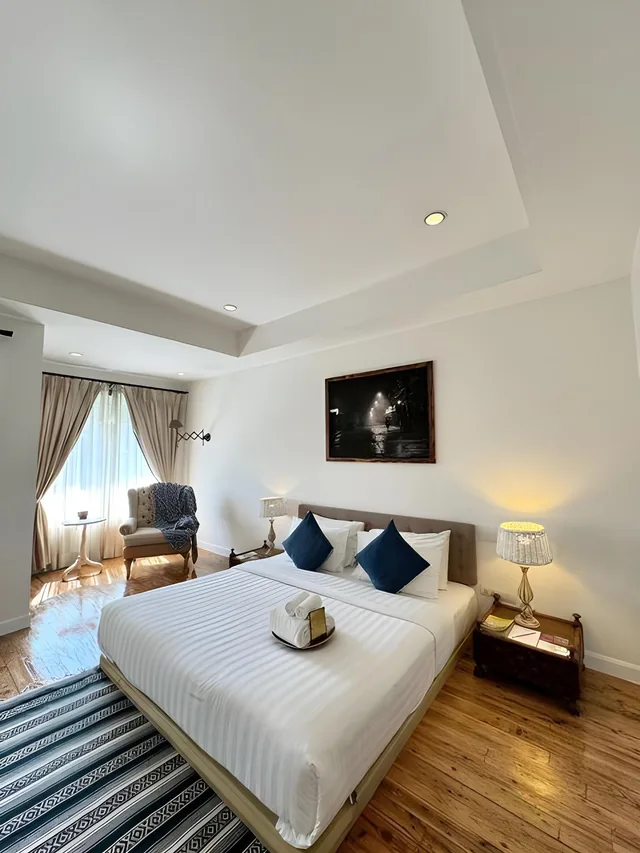 Economy, HOTEL YAYEE 1/2