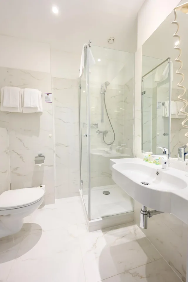 جناح جونيور، ROOMbach Hotel Budapest Center 4/4
