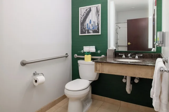 Atwood, Queen Bed, Accessible، Staypineapple An Iconic Hotel The Loop Chicago 2/3