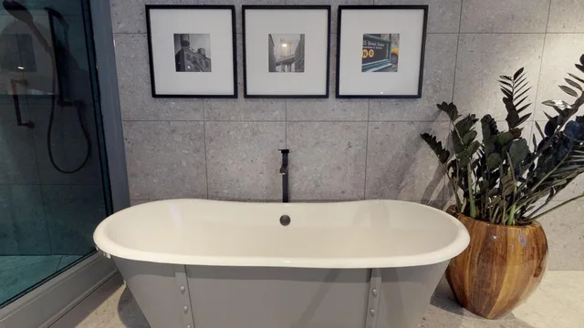 جناح بسرير كينج مع أريكة بحوض استحمام، voco Manchester - City Centre, an IHG Hotel 10/10