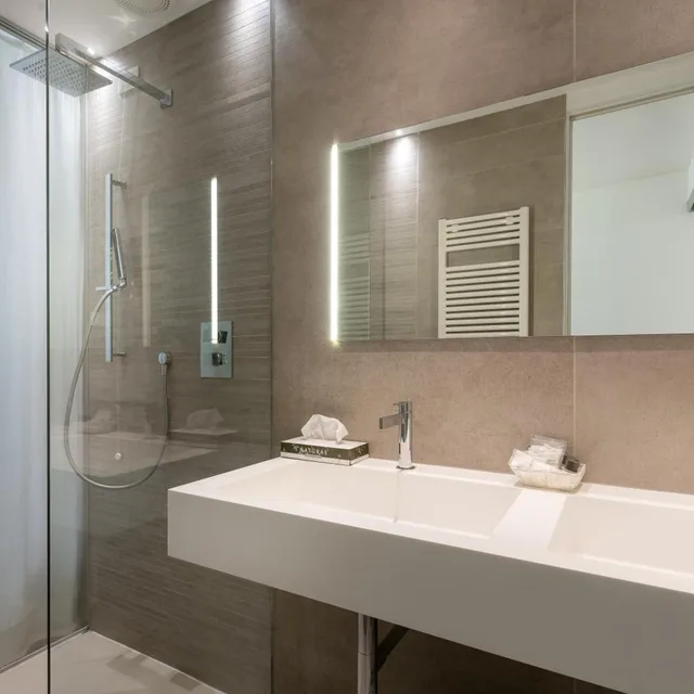 جناح بجاكوزي، Hotel Polo 7/10