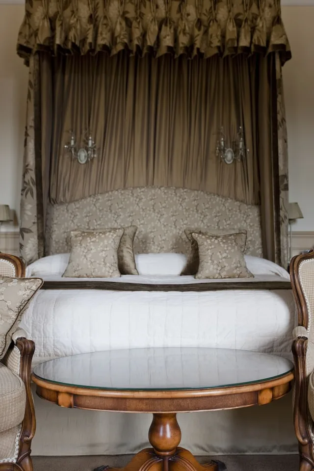 غرفة بريميير بسرير مزدوج بإطلالة على الحديقة، The Royal Hotel 2/2