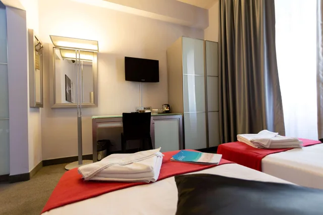 غرفة قياسية بسريرين منفصلين، Zeus Essence Bucharest, Trademark Collection by Wyndham 3/6
