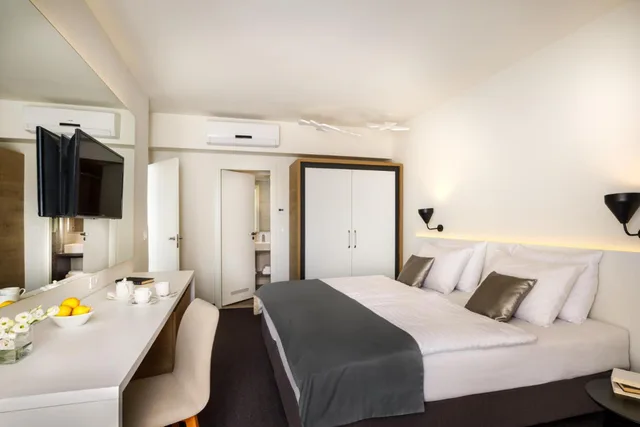 غرفة عائلية بإطلالة على البحر بشرفة، Remisens Hotel Albatros-All inclusive 1/6
