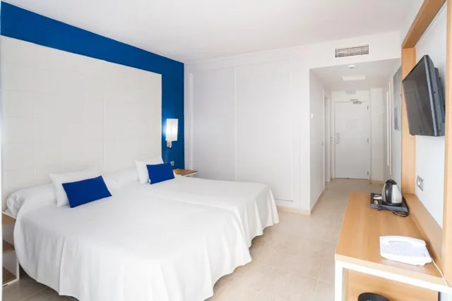 غرفة بسرير مزدوج أو سريرين منفصلين بإطلالة جزئية على البحر، Ibersol Torremolinos Beach 5/10