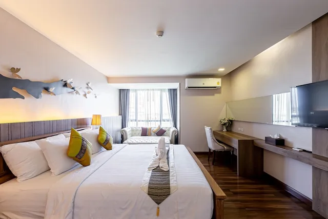 1 Bedroom, Suite, King Bed, Grand Ratchapruek Hotel 4/10