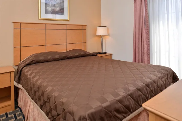 Suite, Queen Bed, Americas Best Value Inn and Suites St Cloud 2/5