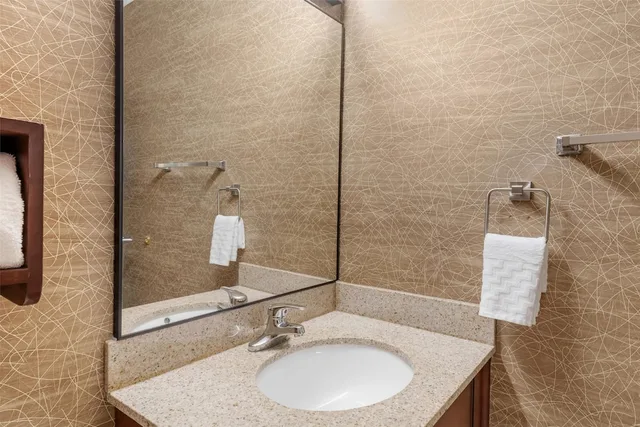 غرفة قياسية بسرير كينج مع أريكة، Best Western Fairmont 7/9