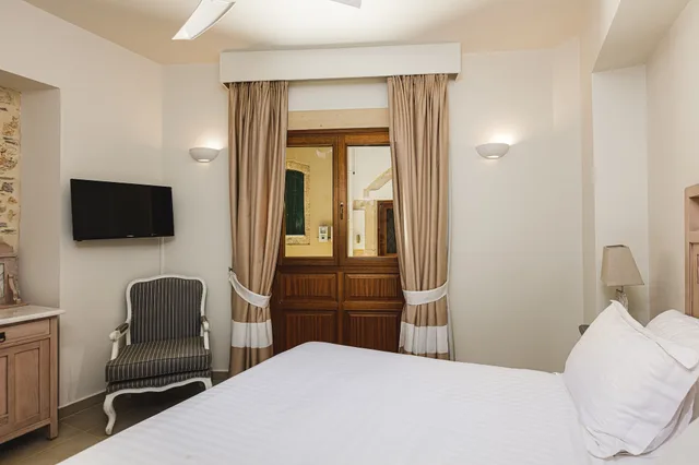 غرفة سوبيريور بسرير كينج، Z Boutique Hotel 2/10