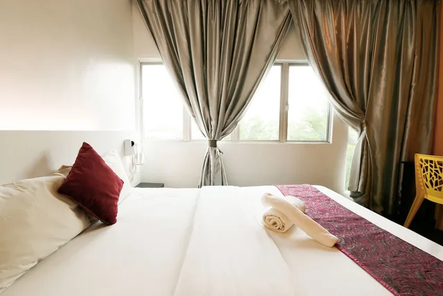 غرفة قياسية بسرير كوين، Swing & Pillows at Golden Roof Hotel Ampang, Ipoh 8/10