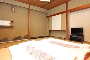 غرفة يابانية اقتصادية بحمام مشترك للمدخنين، Matsuichi 1/1
