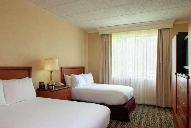 جناح ركني بسريرين مزدوجين بغرفة نوم واحدة، DoubleTree Suites by Hilton Hotel Mt. Laurel 2/6