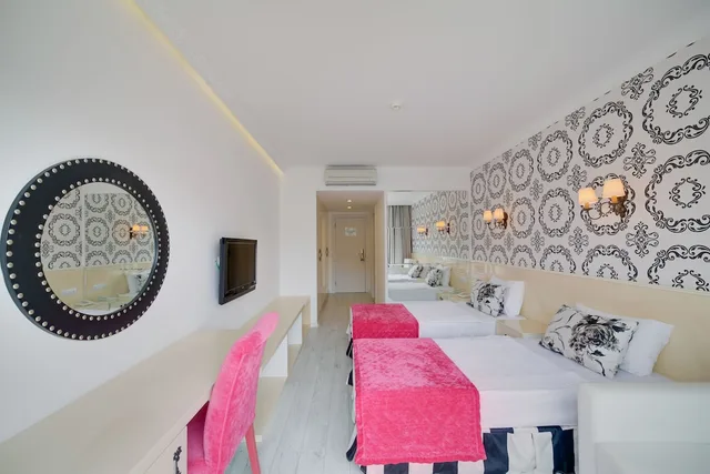 غرفة قياسية بسرير مزدوج بإطلالة على المسبح، Mio Bianco Resort 4/5
