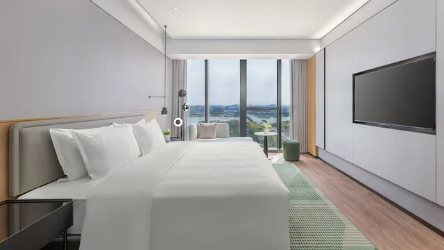 غرفة قياسية بسرير فردي، Holiday Inn Wuhan Houguan Lake by IHG 2/4