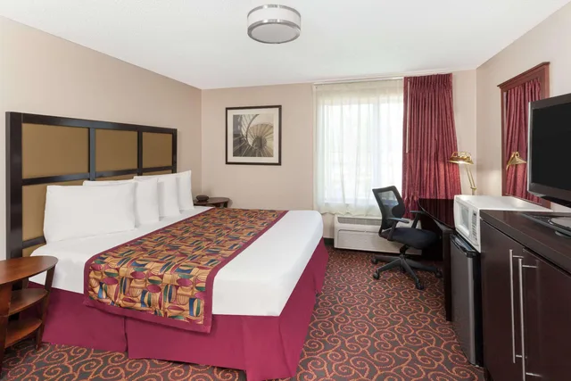 غرفة بسرير كينج، Baymont by Wyndham Chicago/Calumet City 1/7