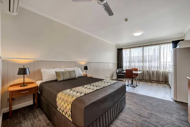 جناح تنفيذي بسرير كوين، City Oasis Inn Townsville SureStay Collection by BW 3/5