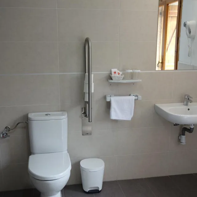 غرفة رباعية، Hotel Vicente 6/6
