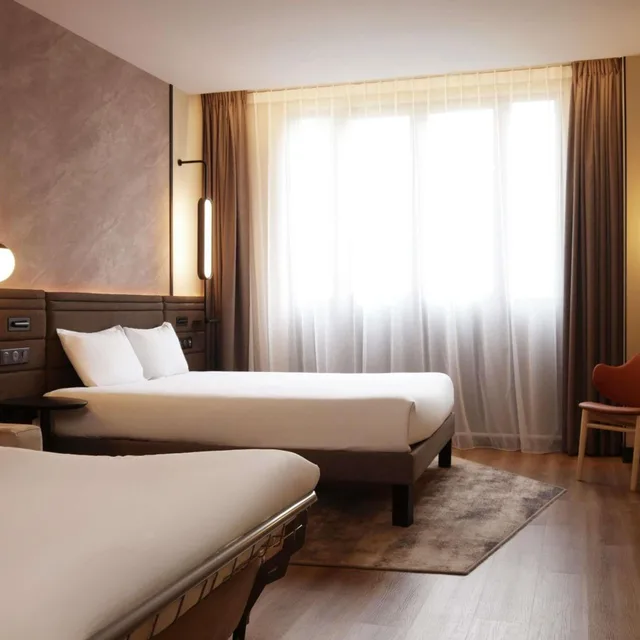 غرفة تنفيذية ثلاثية بسرير مزدوج وسرير فردي، Novotel Rouen Centre Cathedrale 8/10