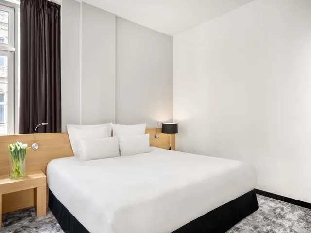 Suite, Queen Bed, Bath and Shower, Sofa، Nemzeti Hotel Budapest - MGallery Collection 1/9