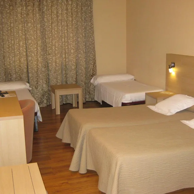 غرفة رباعية بسرير فردي بإطلالة على الجبل، Panorama Hotel 4/10