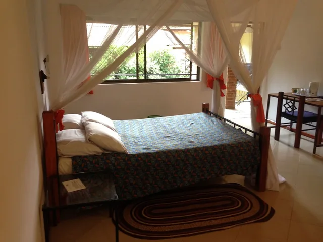 غرفة بسرير كوين، Outpost Lodge 2/2