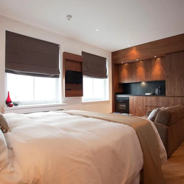 Executive, Studio, Double Bed, Presidential Apartments - Kensington 3/10