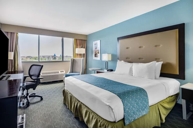 غرفة بسرير مزدوج بإطلالة على المدينة، Wyndham Garden Kenosha Harborside 1/1