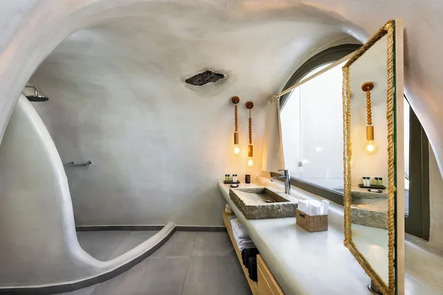 Cave, Signature, Suite, Outdoor Jetted Tub, 2 Sofa، Athina Luxury Suites 1/2