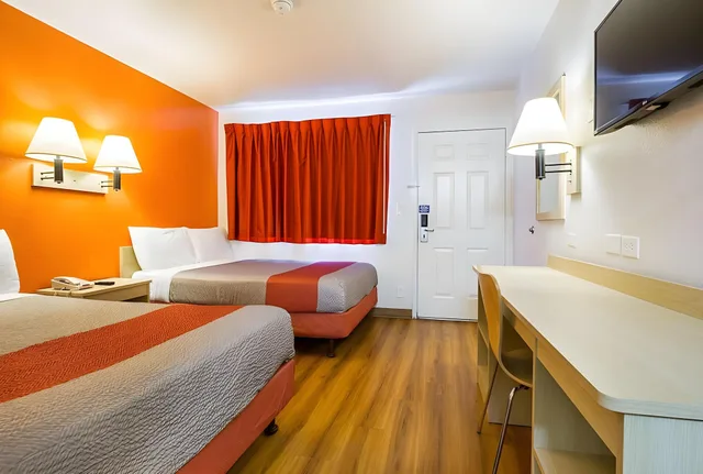 غرفة بسريرين مزدوجين، Motel6 Mesa, AZ - North 1/1