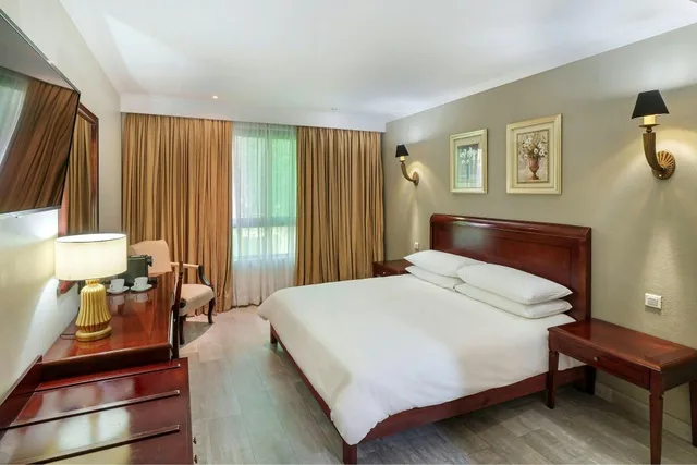 غرفة بسرير كينج بإطلالة على الحديقة، Protea Hotel By Marriott Livingstone 10/13