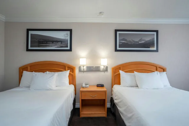 Standard, 2 Queen Beds, Monahee Building، Sandman Hotel Revelstoke 1/4