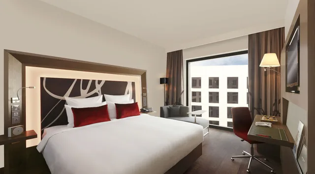 Superior, King Bed, Laundry, Lounge Access، Novotel New Delhi Aerocity 5/10