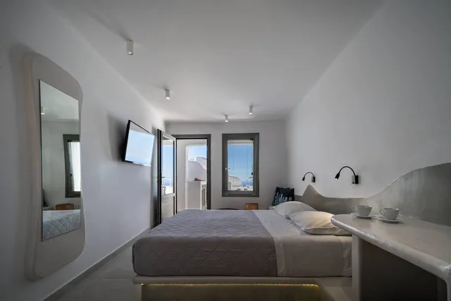 Superior, Double Bed, Caldera View, Outdoor Jetted Tub، Kasimatis by La Perla (ex Kasimatis Suites) 3/6