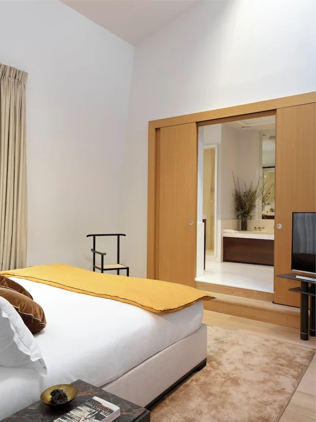 Executive, Suite, 1 Queen and 2 King Beds, Courtyard View, Hotel De Pourtales 2/4
